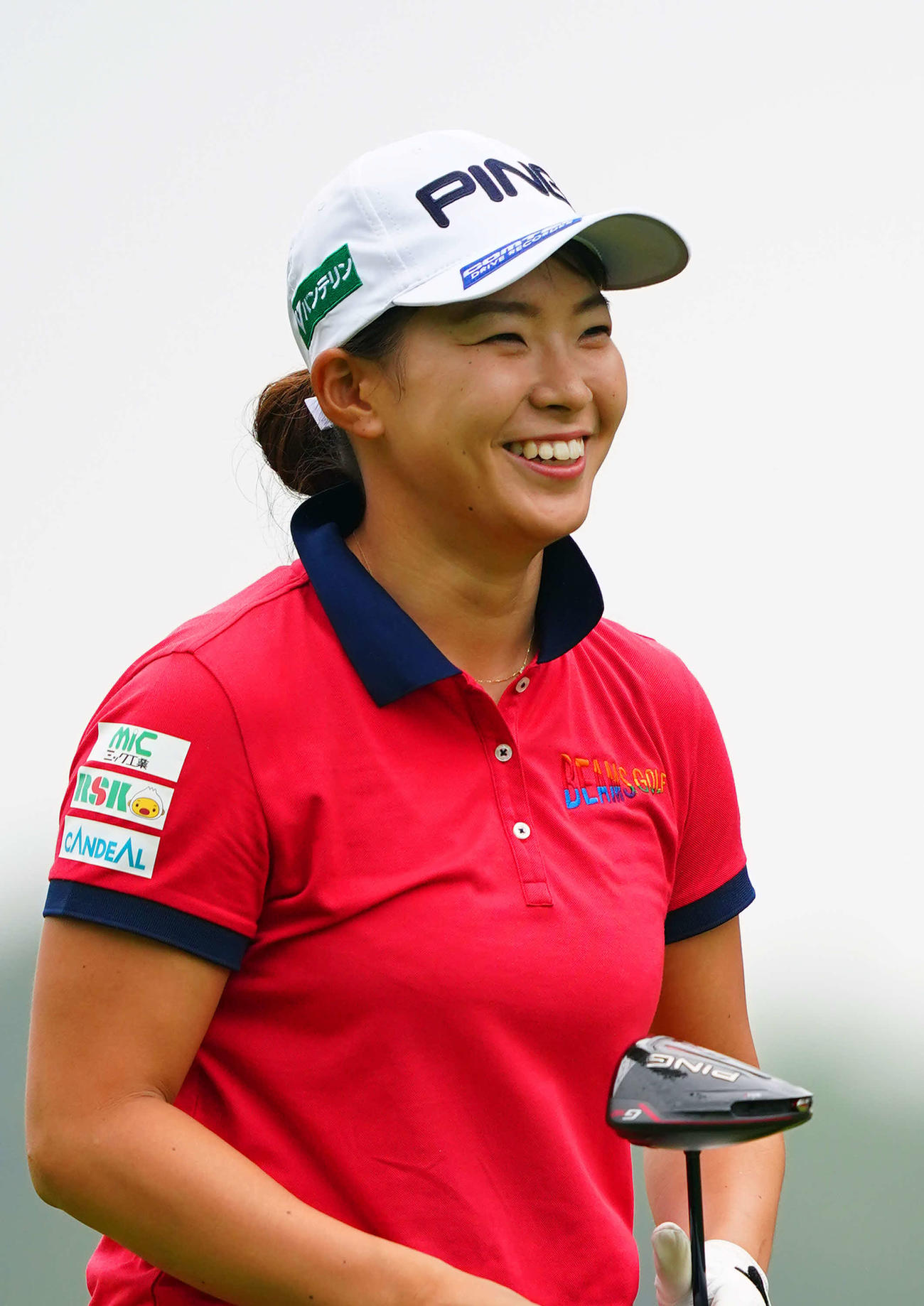8番、ティーショットを放ち笑顔を見せる渋野（Getty　Images／JLPGA提供）