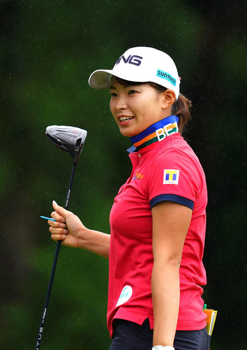 1番、ティーショットを放った渋野（Getty　Images／JLPGA提供）