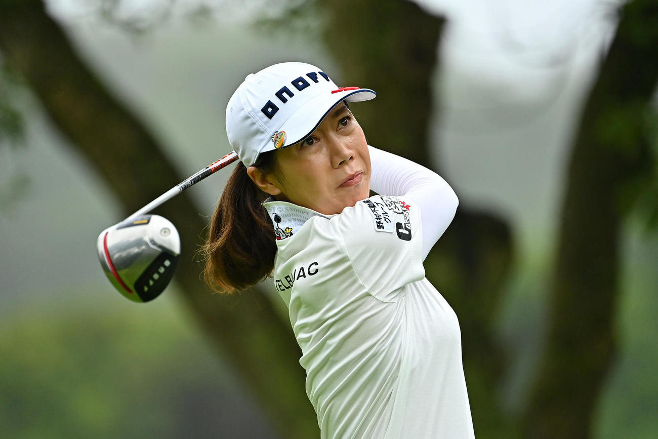 3番、ティーショットを放つ李知姫（Getty　Images／JLPGA提供）