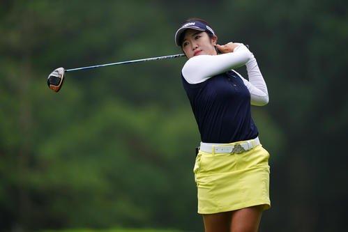 10番、ティーショットを放つ林（Getty　Images／JLPGA提供）