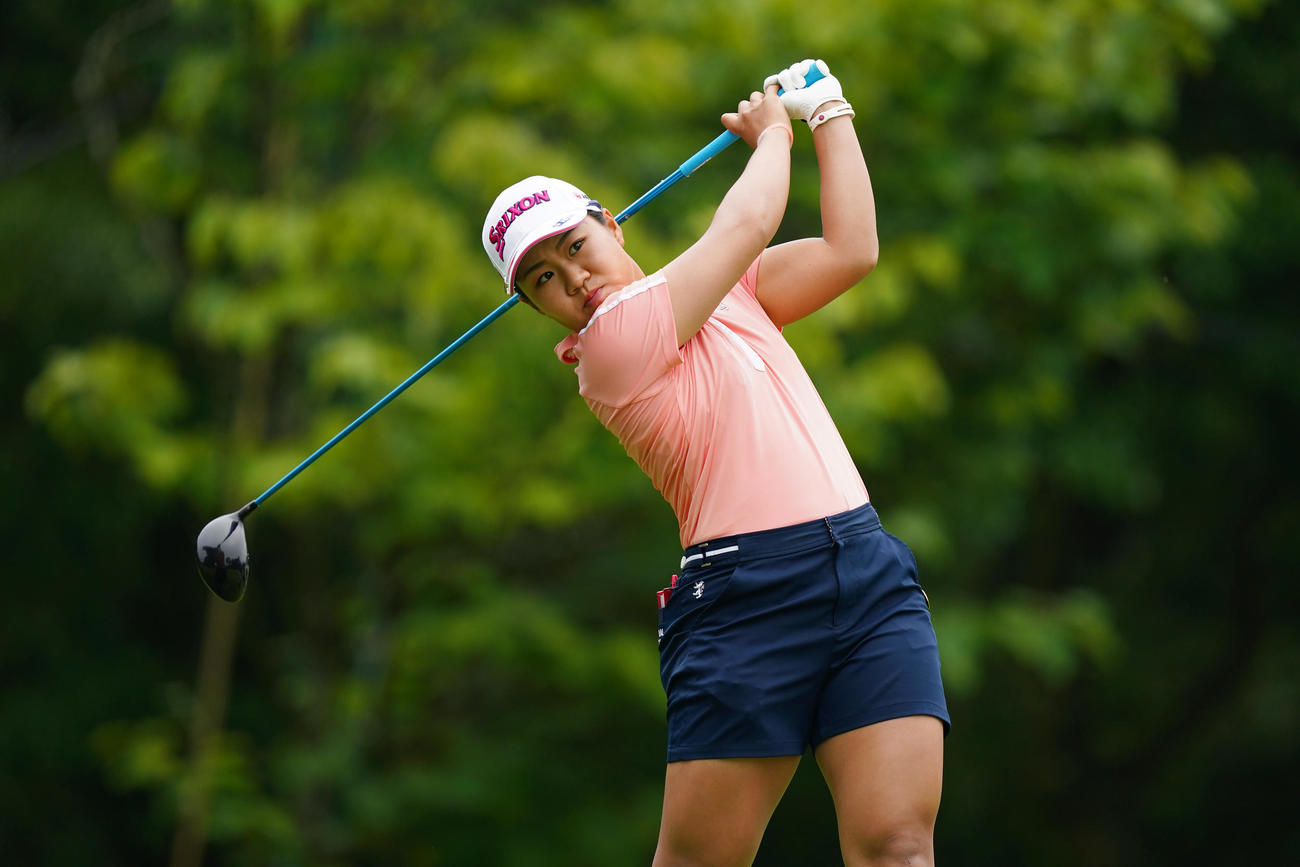 1番、ティーショットを放つ畑岡（Getty　Images／JLPGA提供）