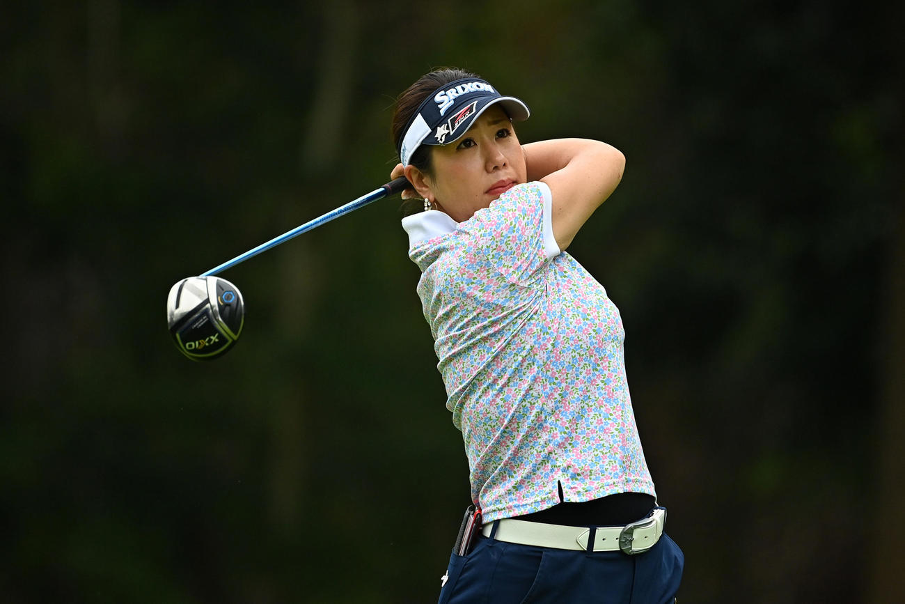 11番、ティーショットを放つ柳沢（Getty　Images／JLPGA提供）