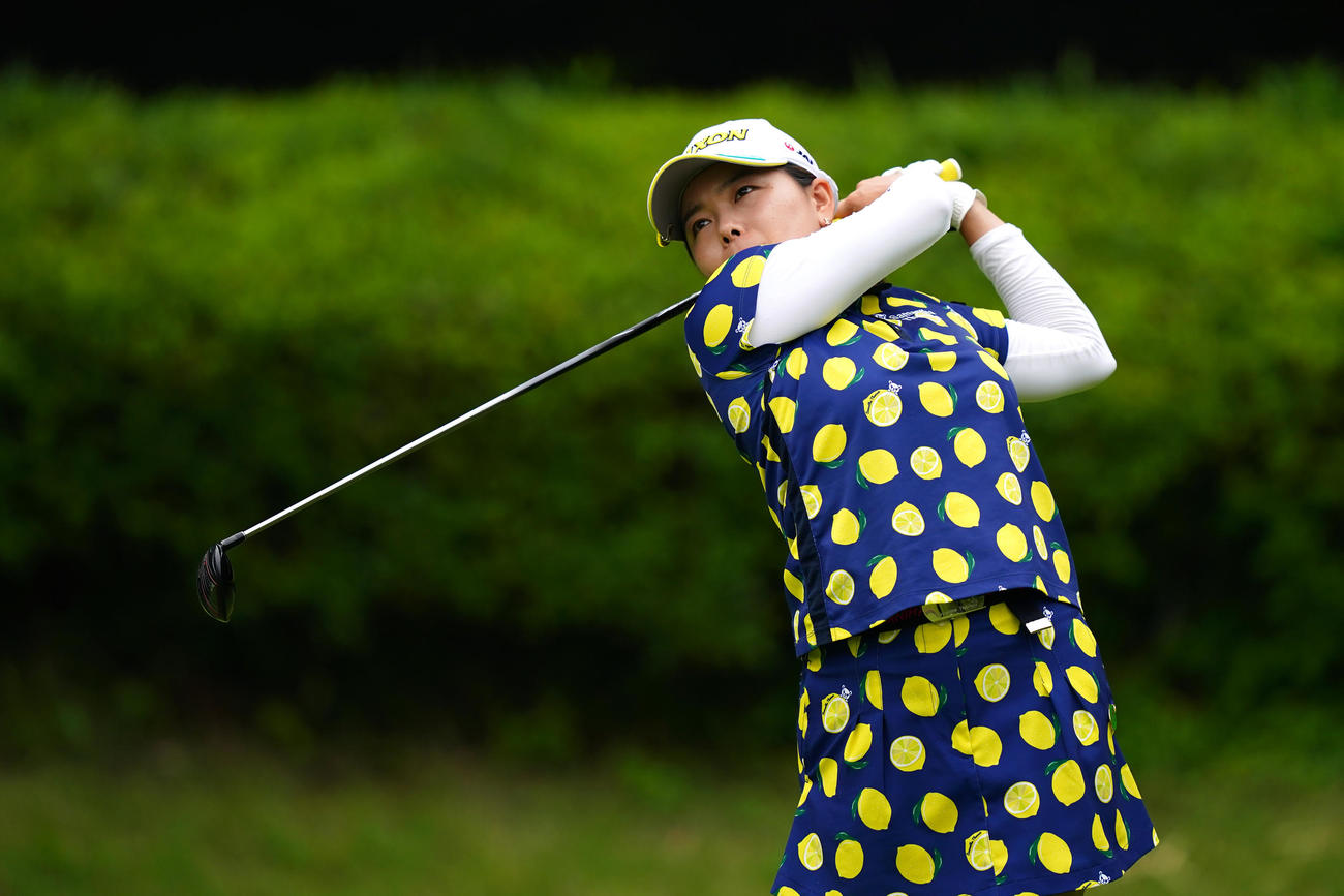2番、ティーショットを放つ勝（Getty　Images／JLPGA提供）