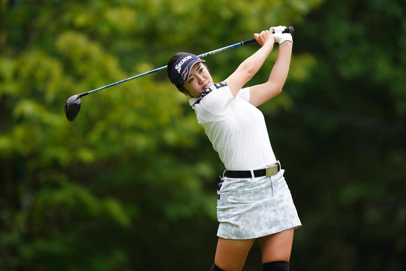 1番、ティーショットを放つ林（Getty　Images／JLPGA提供）
