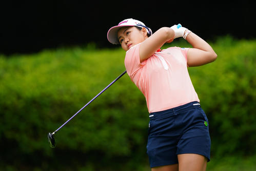 2番、ティーショットを放つ畑岡（Getty　Images／JLPGA提供）