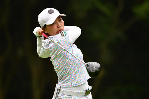 11番、ティーショットを放つ岩橋（Getty　Images／JLPGA提供）