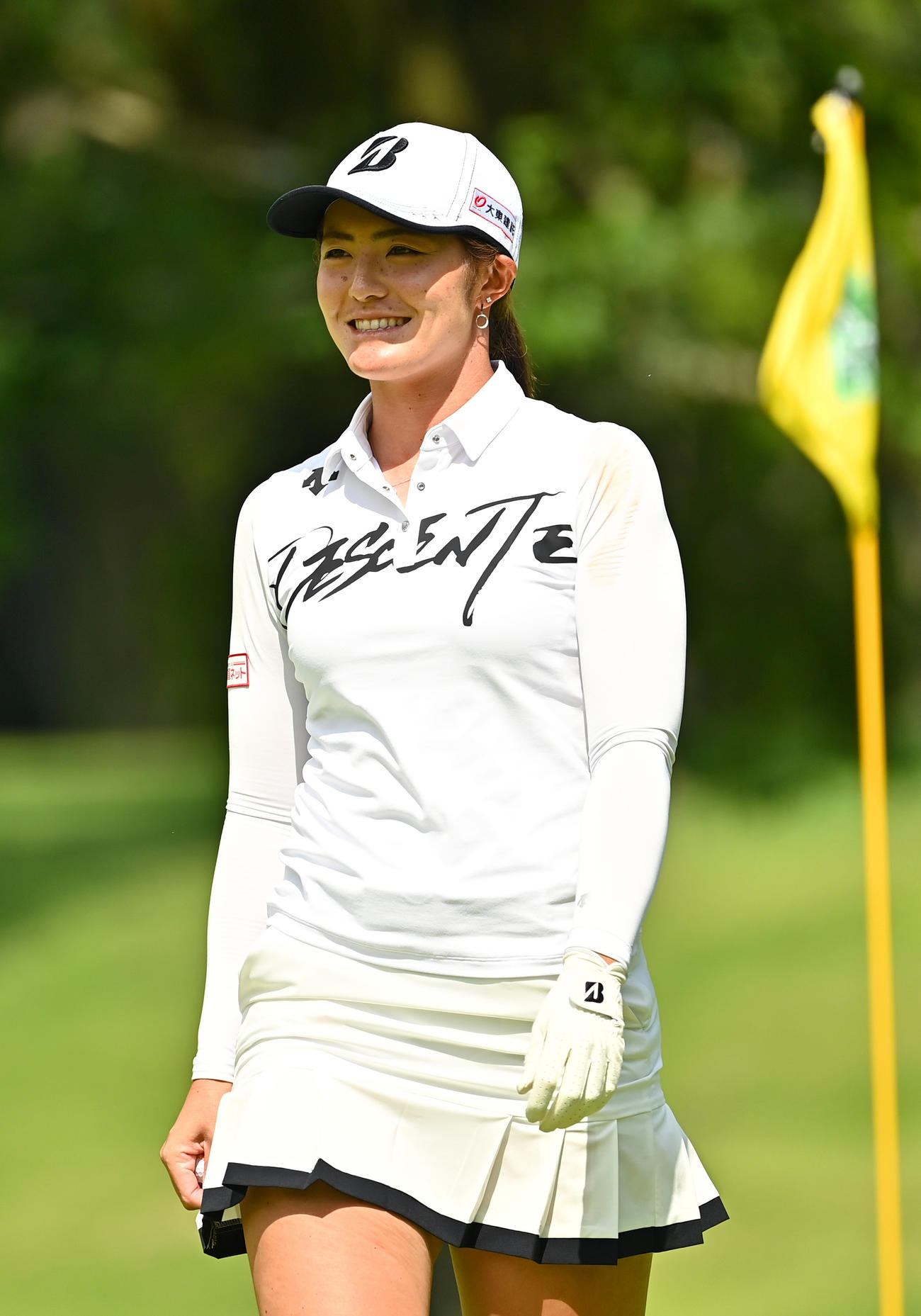 18番、暫定首位タイでホールアウトし笑顔を見せる渡辺（Getty　Images／JLPGA提供）