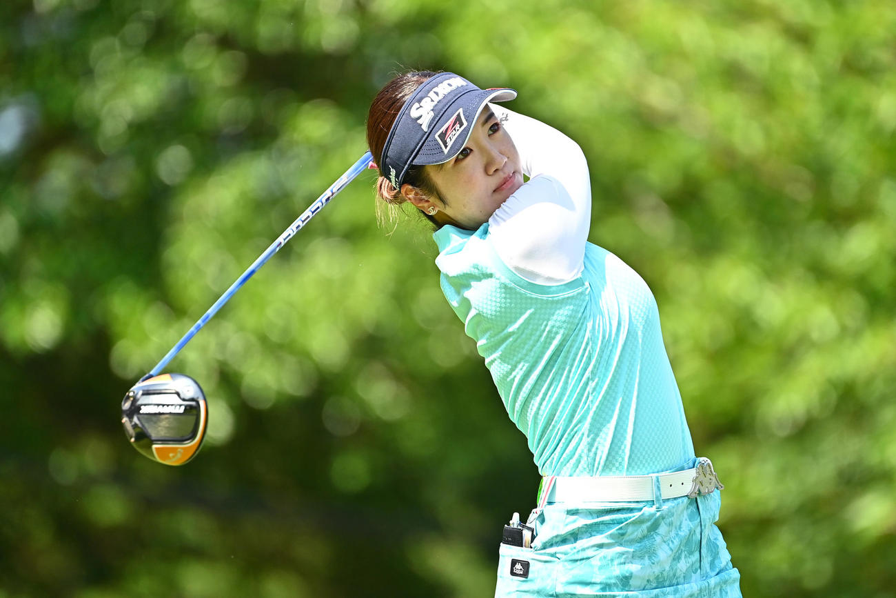 1番、ティーショットを放つ林（Getty　Images／JLPGA提供）