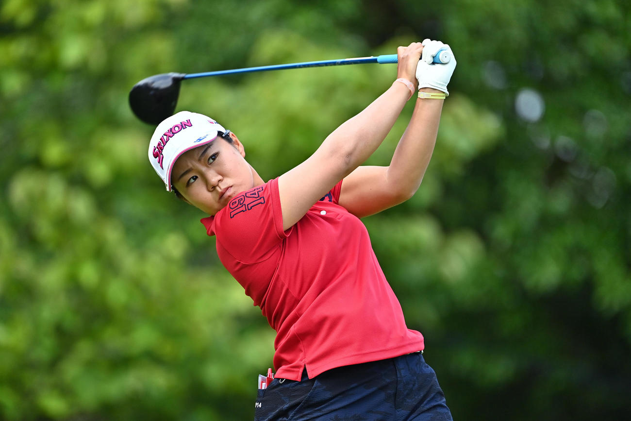 1番、ティーショットを放つ畑岡（Getty　Images／JLPGA提供）