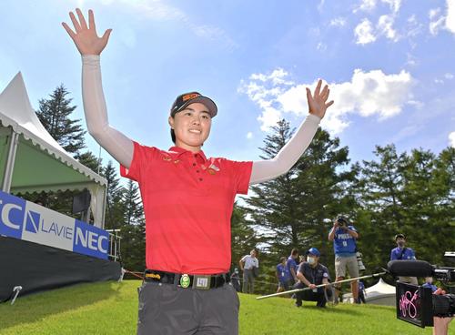 通算16アンダーで初優勝を果たした笹生優花（代表撮影）