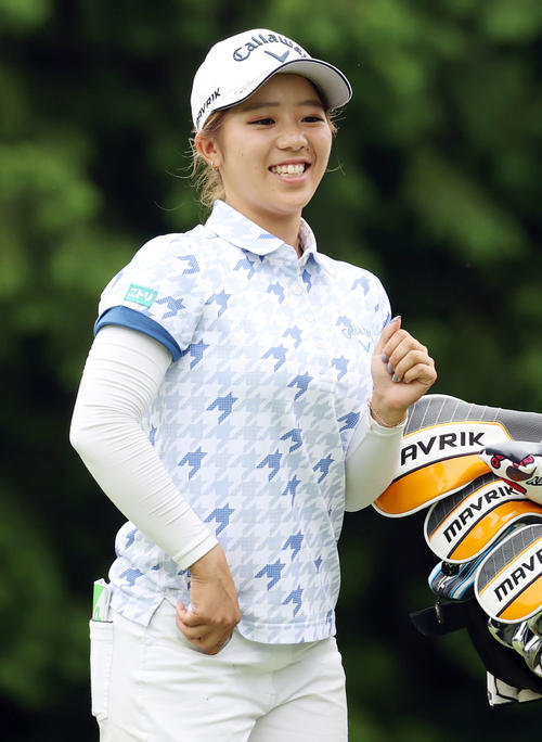 18番を終え、笑顔を見せる田中（撮影・狩俣裕三）