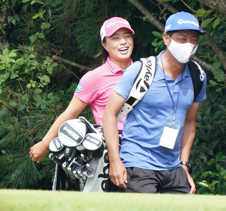 永峰咲希 自信ある パーオン率向上で２週連続ｖへ 国内女子ゴルフ写真ニュース 日刊スポーツ