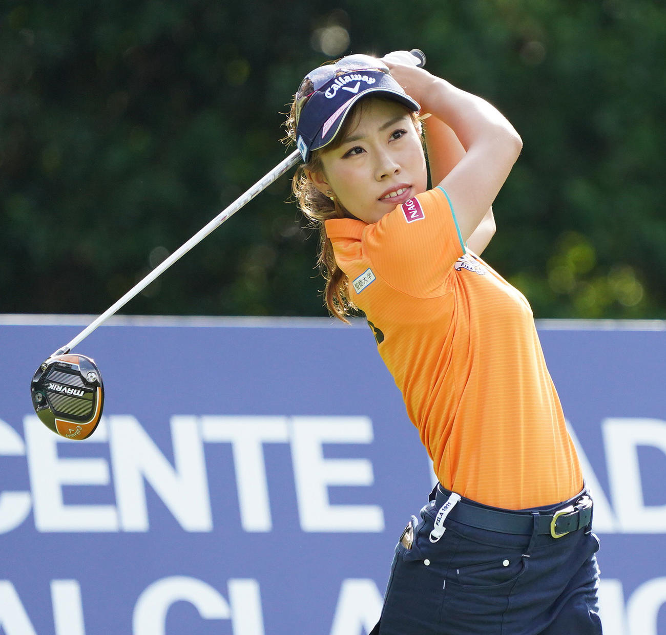 デサントレディース東海クラシック第2日　1番、ティーショットを放つ木村彩子（撮影・清水貴仁）