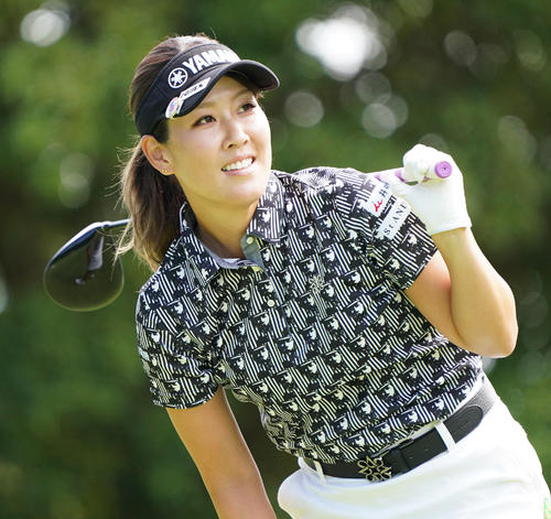 デサントレディース東海クラシック第2日　3番、ティーショットを放つ福田真未（撮影・清水貴仁）