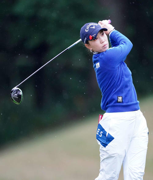 2番、ティーショットを放つ上田桃子（撮影・江口和貴）