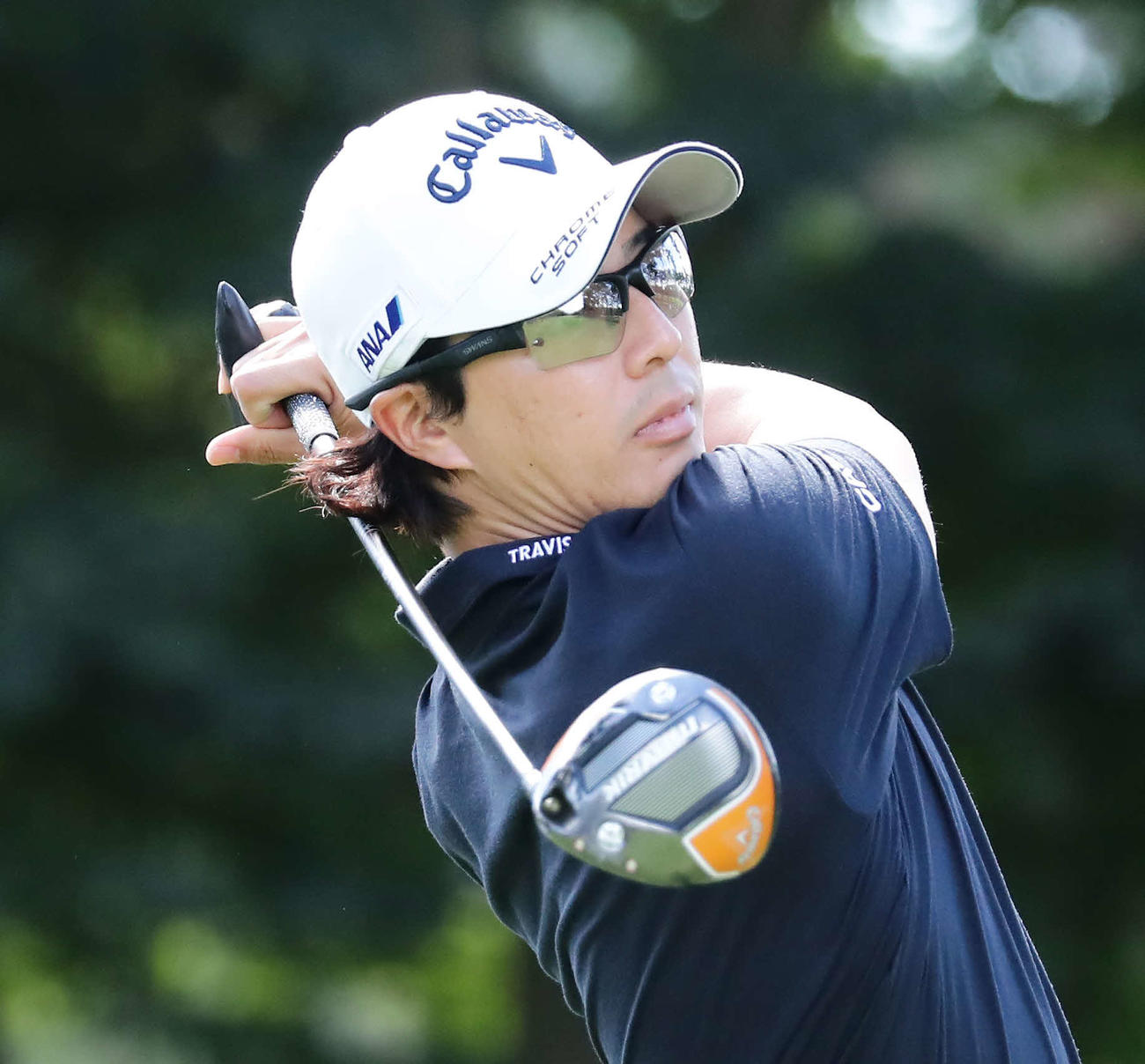 1番、ティーショットを放つ石川遼（撮影・丹羽敏通）