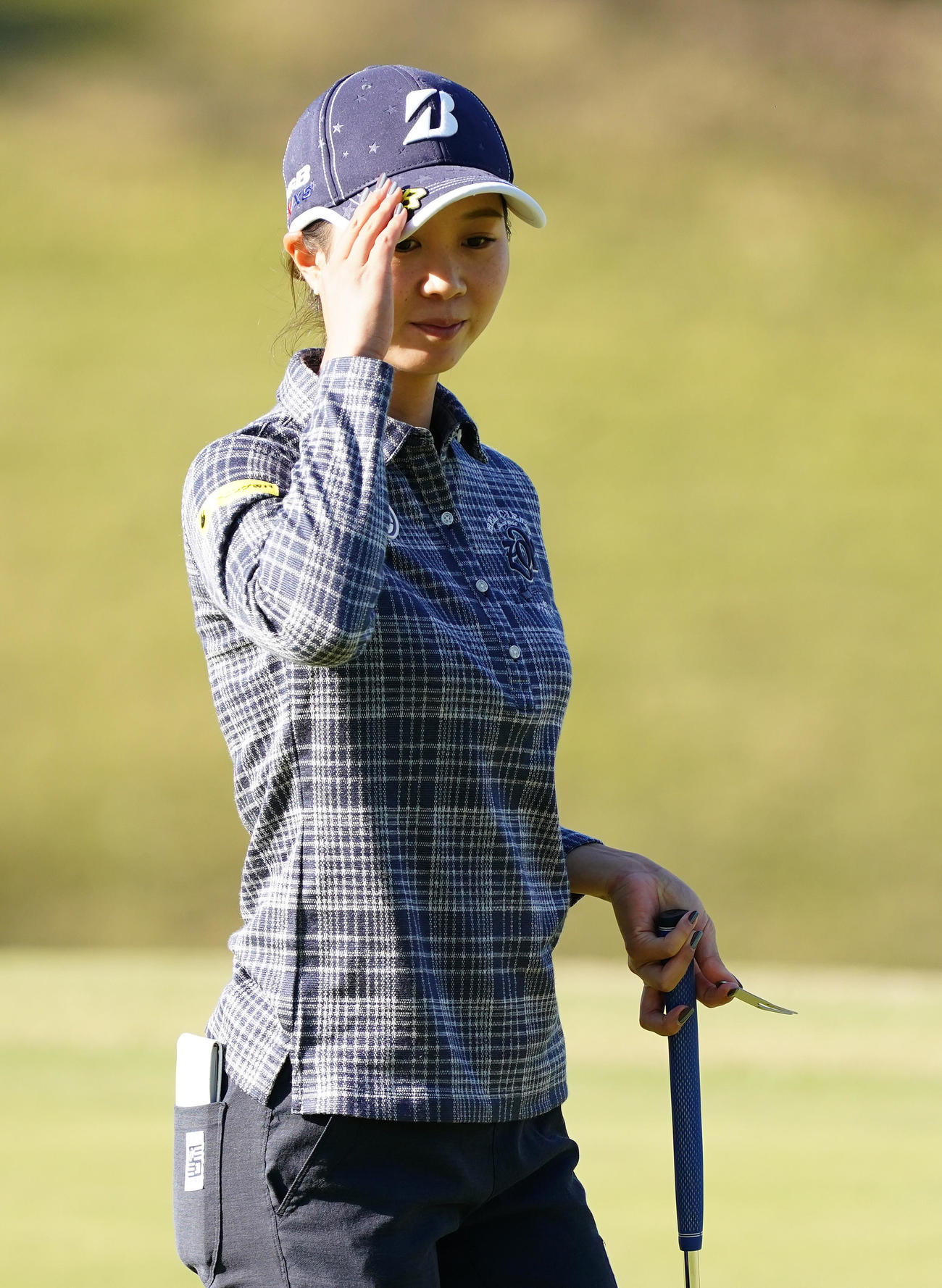 樋口久子・三菱電機レディース第2日目　最終ホールを回る金澤志奈（撮影・菅敏）