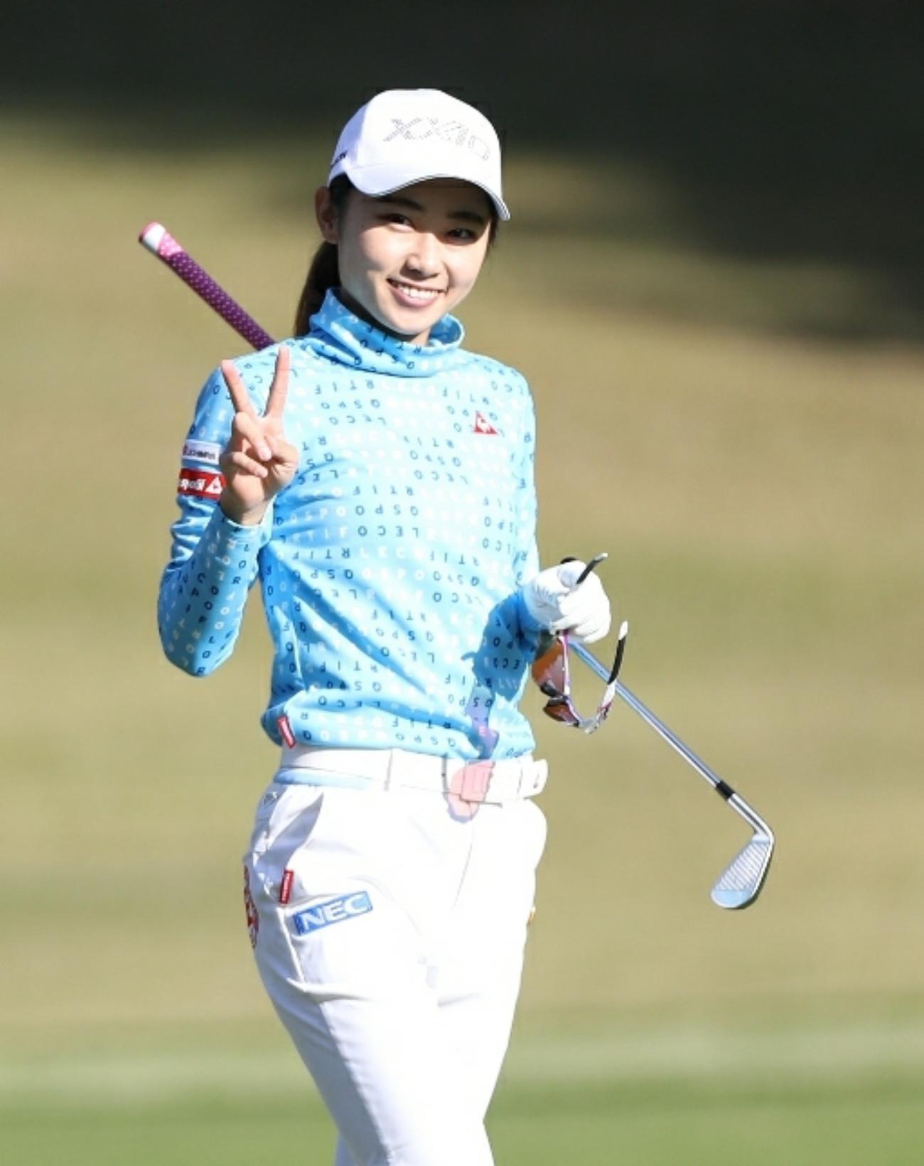 練習ラウンドで笑顔を見せる安田祐香(撮影・狩俣裕三)