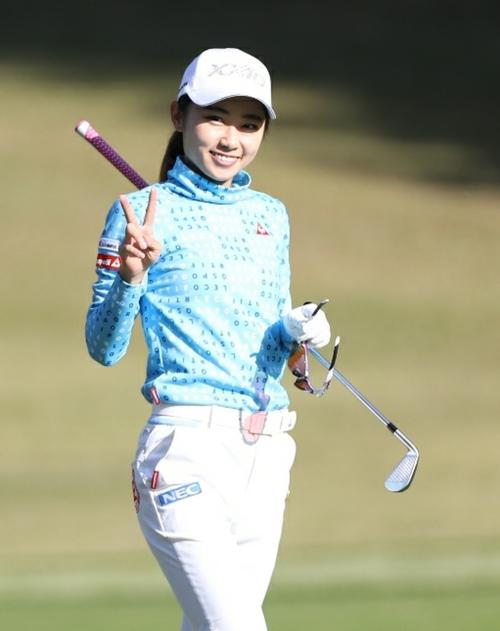 練習ラウンドで笑顔を見せる安田祐香(撮影・狩俣裕三)