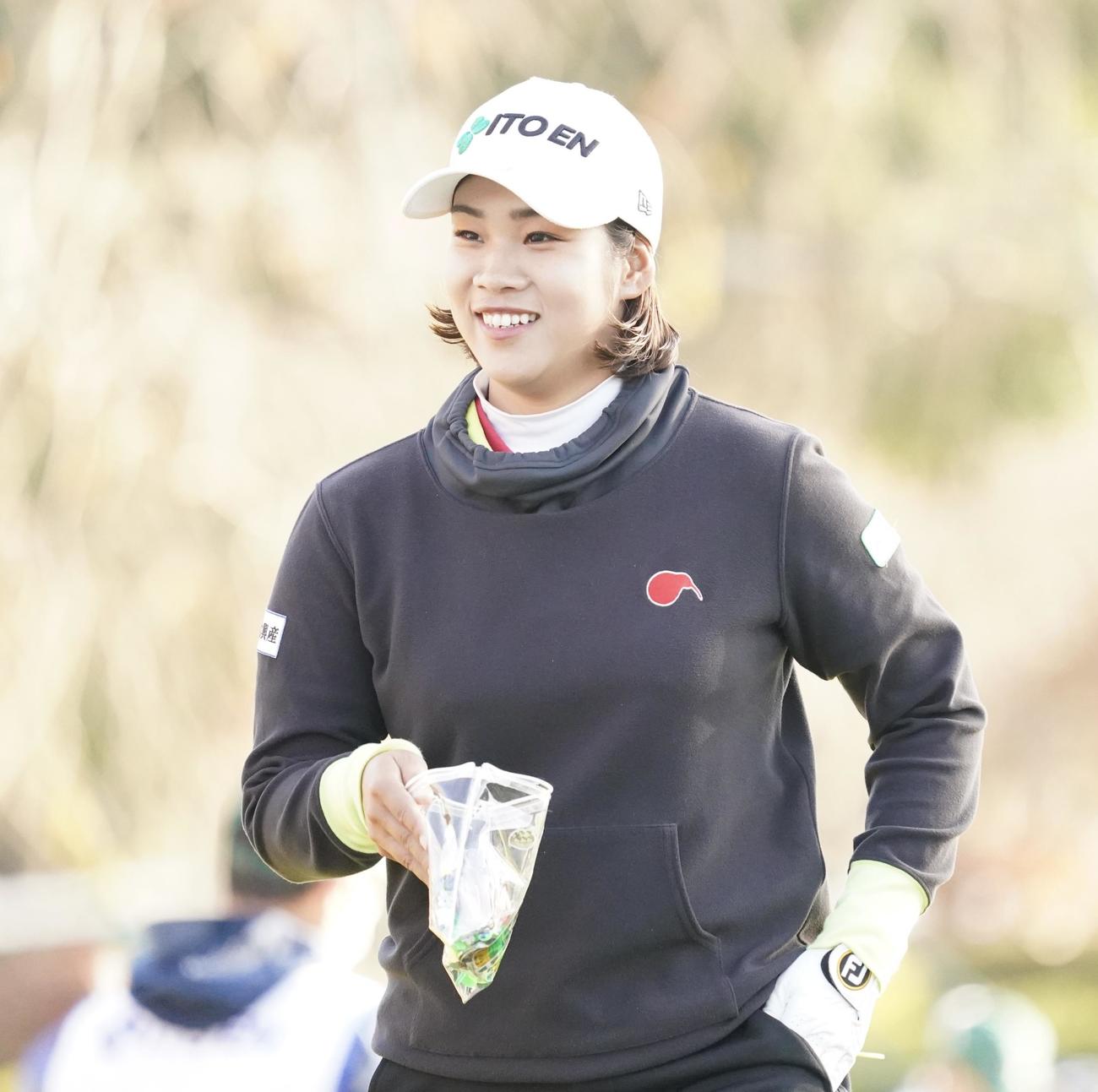 スタート前、笑顔を見せる浜田茉優（撮影・江口和貴）