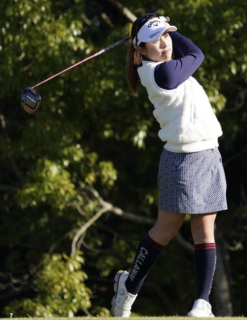 11番、ティーショットを放つ西村優菜（撮影・江口和貴）