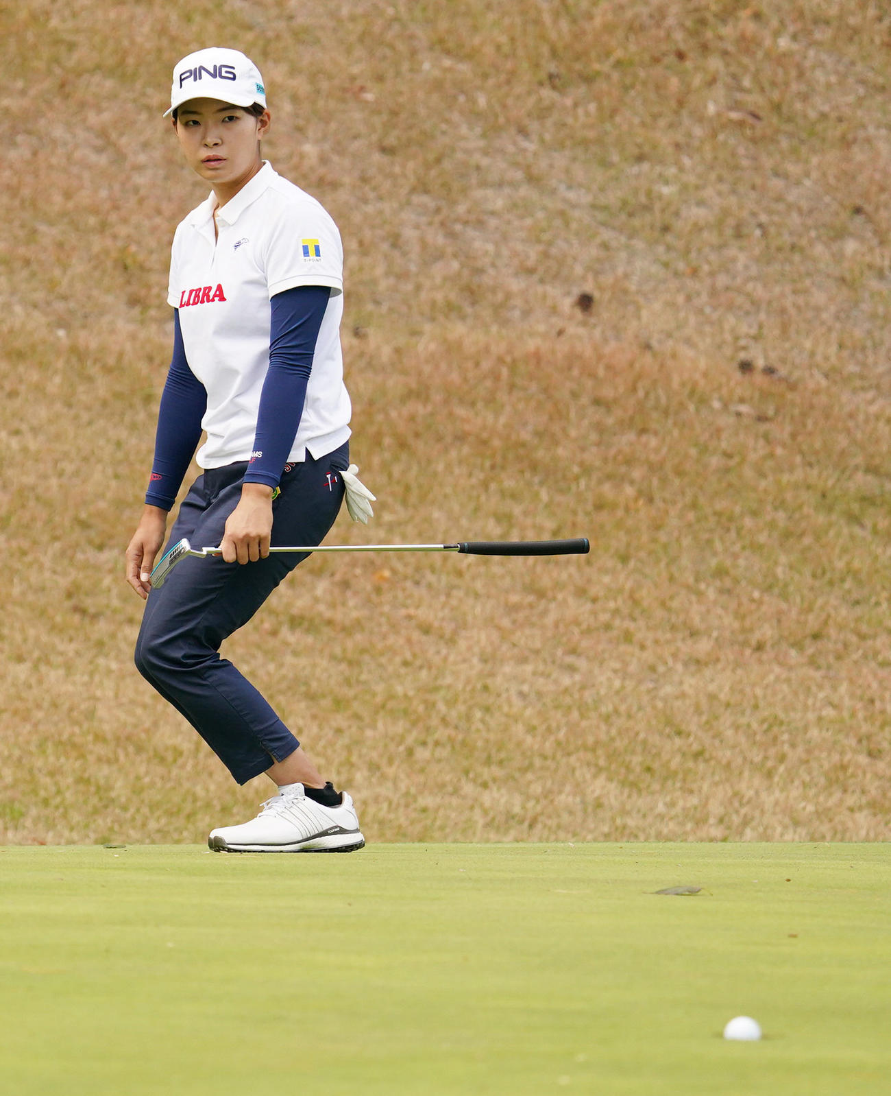 大王製紙エリエールレディス初日　7番、バーディーパットを沈める渋野日向子（撮影・清水貴仁）