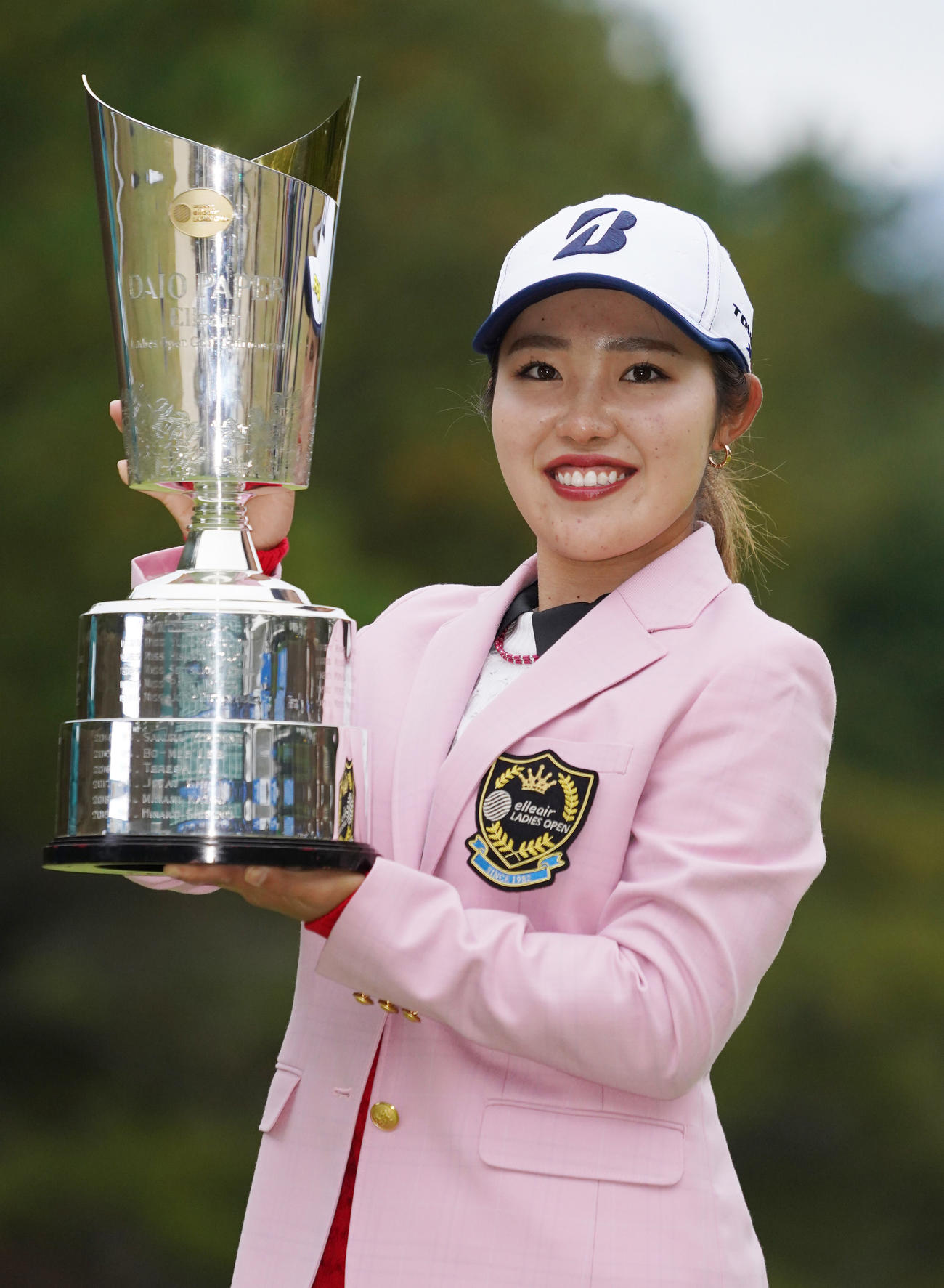 通算15アンダーで2週連続優勝を飾った古江彩佳（撮影・清水貴仁）