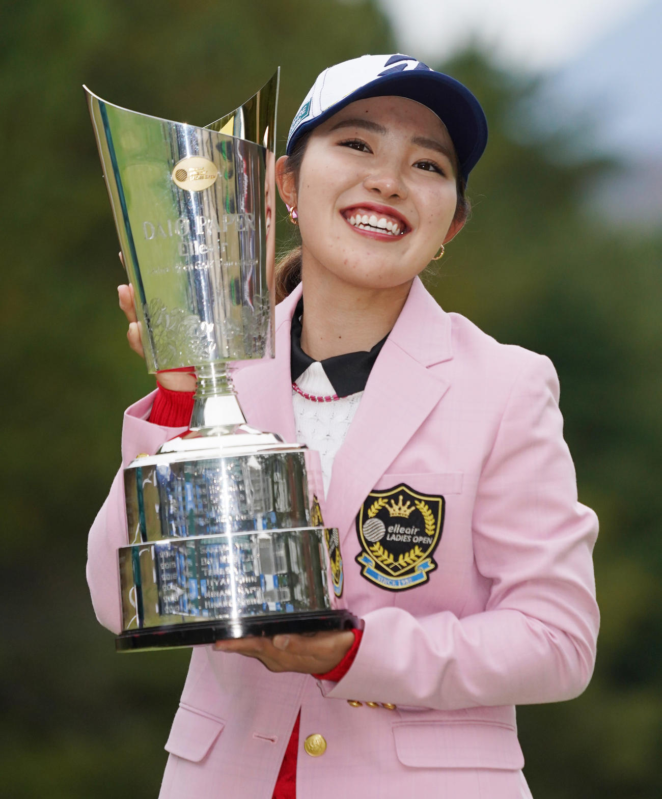 通算15アンダーで2週連続優勝を飾った古江彩佳（撮影・清水貴仁）
