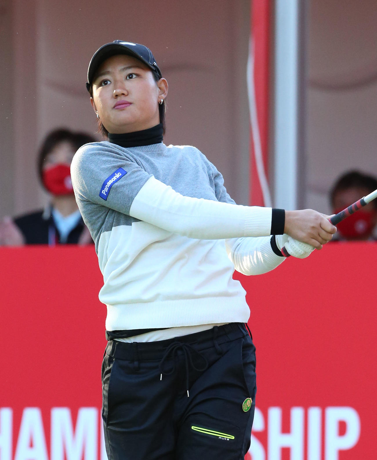 JLPGAツアー選手権リコー杯・第3日　1番、ティーショットを放つ野沢真央（撮影・上山淳一）