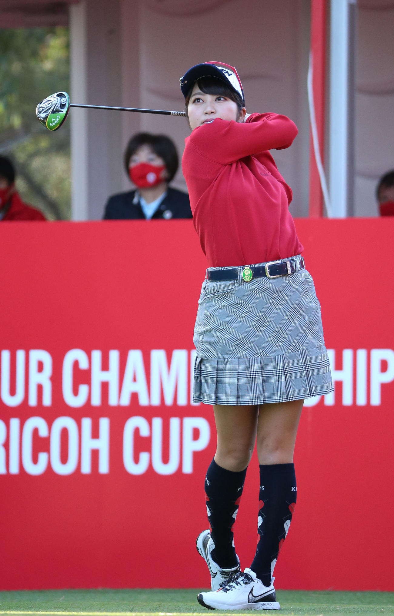 JLPGAツアー選手権リコー杯・第3日　1番、ティーショットを放つ田辺ひかり（撮影・上山淳一）