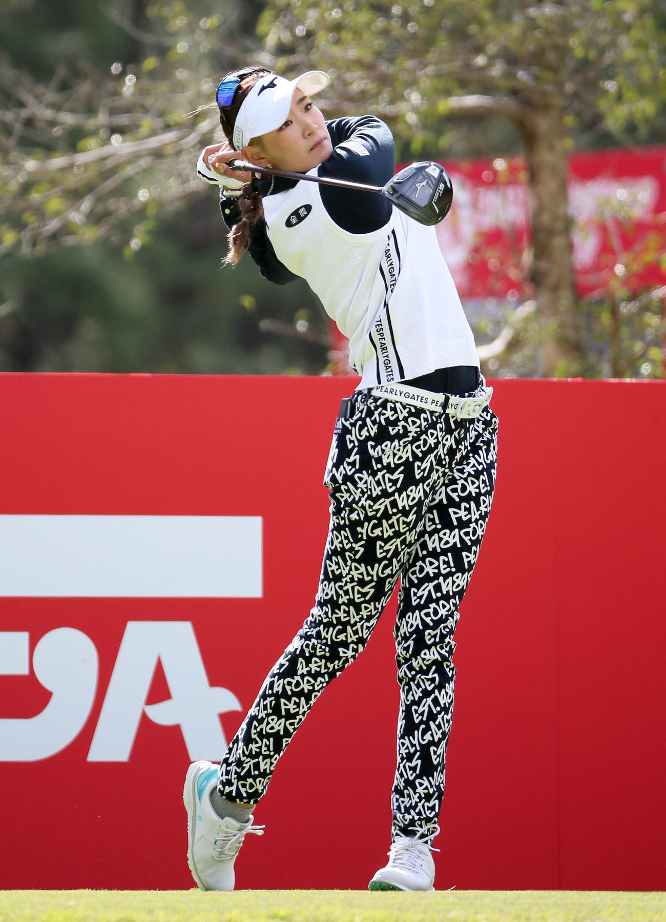 JLPGAツアー選手権リコー杯・3日目　7番、ティーショットを放つ原英莉花（撮影・上山淳一）
