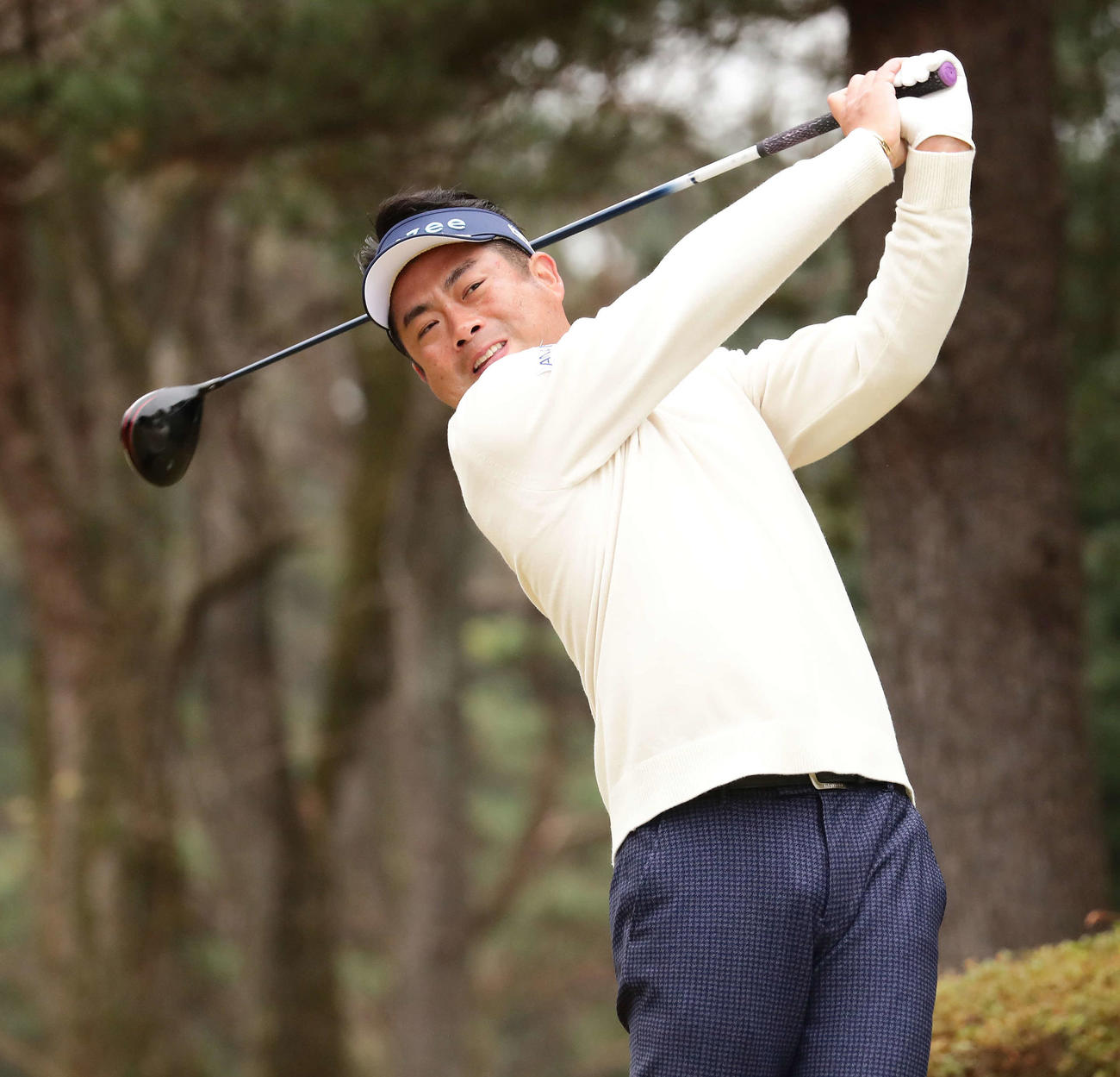 4番、ティーショットを放つ池田（撮影・丹羽敏通）