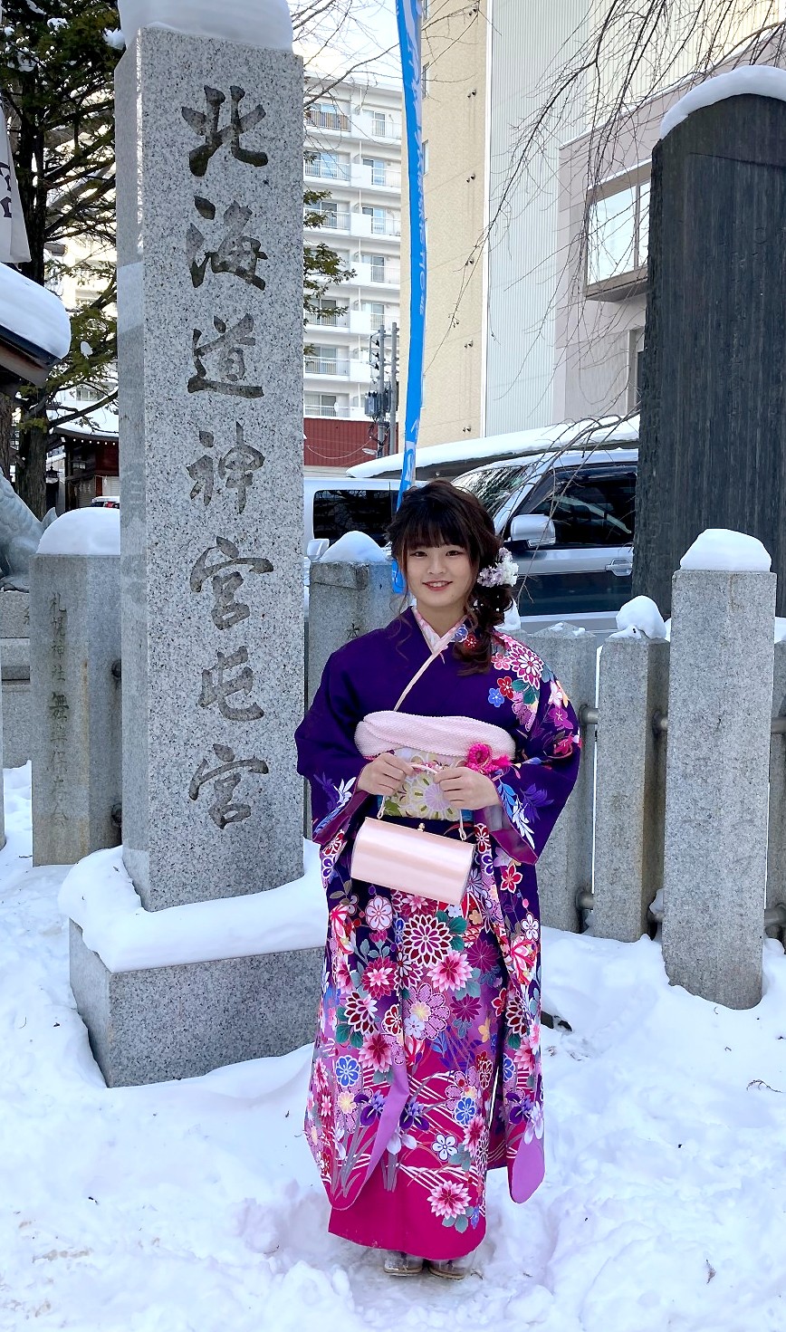 神社参拝でプロテスト合格を祈願した政田夢乃（本人提供）