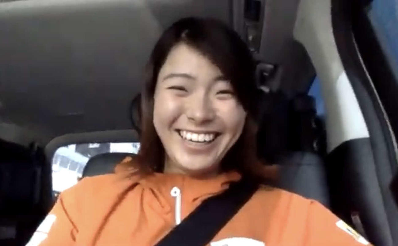 YouTubeチャンネルを開設し、生配信で笑顔をみせる渋野日向子