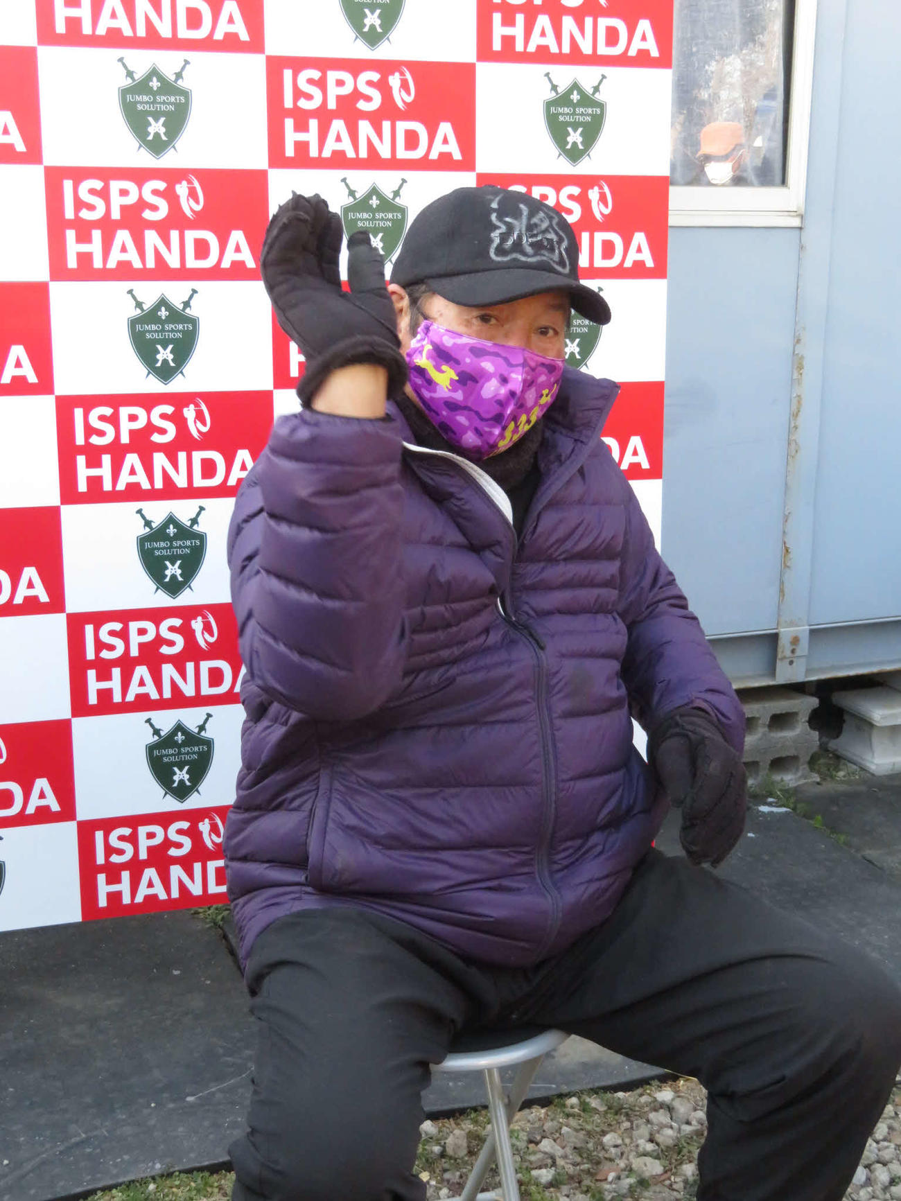 元プロ野球投手だけに、投球動作を交えてゴルフの理論を語る尾崎