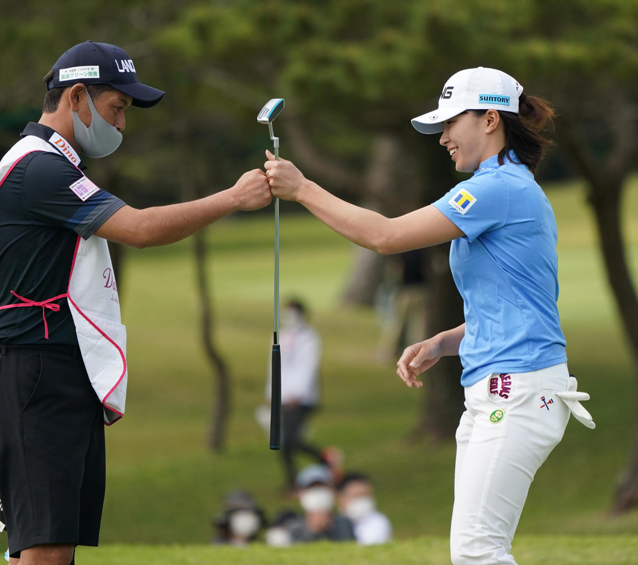 3番、バーディー奪う渋野日向子（撮影・清水貴仁）