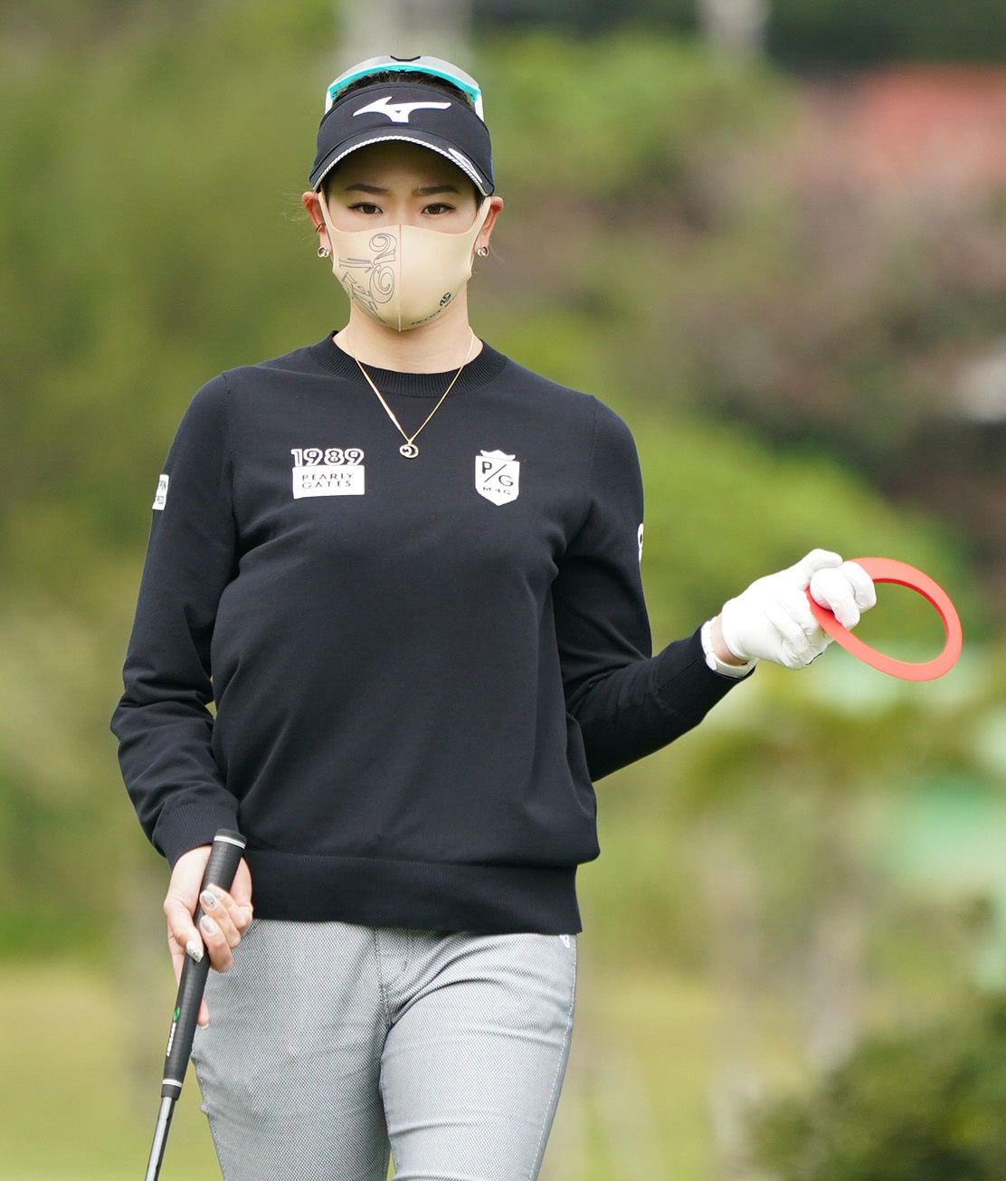 第34回ダイキンオーキッドレディスゴルフトーナメント　練習ラウンドでグリーンの確認を行う原英莉花（撮影・清水貴仁）