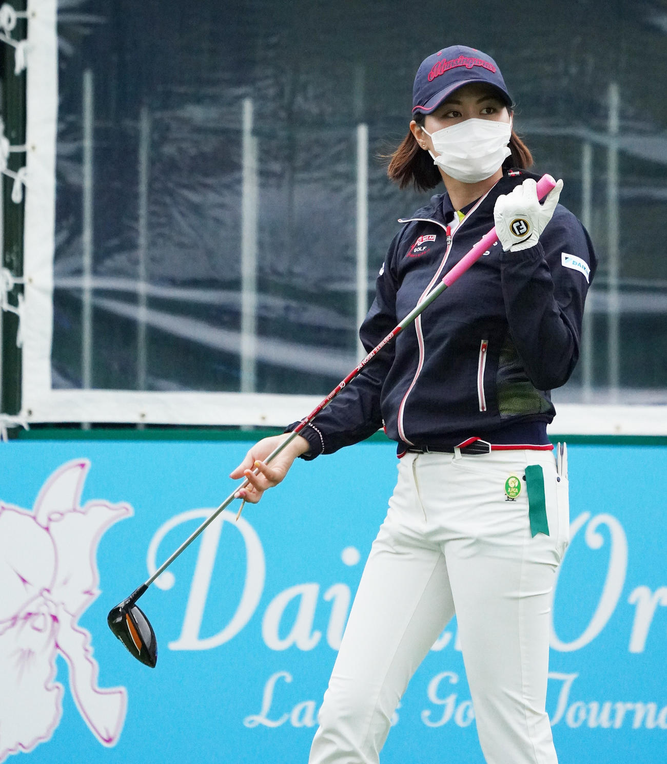 第34回ダイキンオーキッドレディスゴルフトーナメント　練習ラウンドをまわる新垣比菜（撮影・清水貴仁）