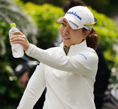 第34回ダイキンオーキッドレディスゴルフトーナメント　練習グリーンにやってくる宮里美香（撮影・清水貴仁）