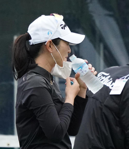 第34回ダイキンオーキッドレディスゴルフトーナメント　練習ラウンドをまわる諸見里しのぶ（撮影・清水貴仁）
