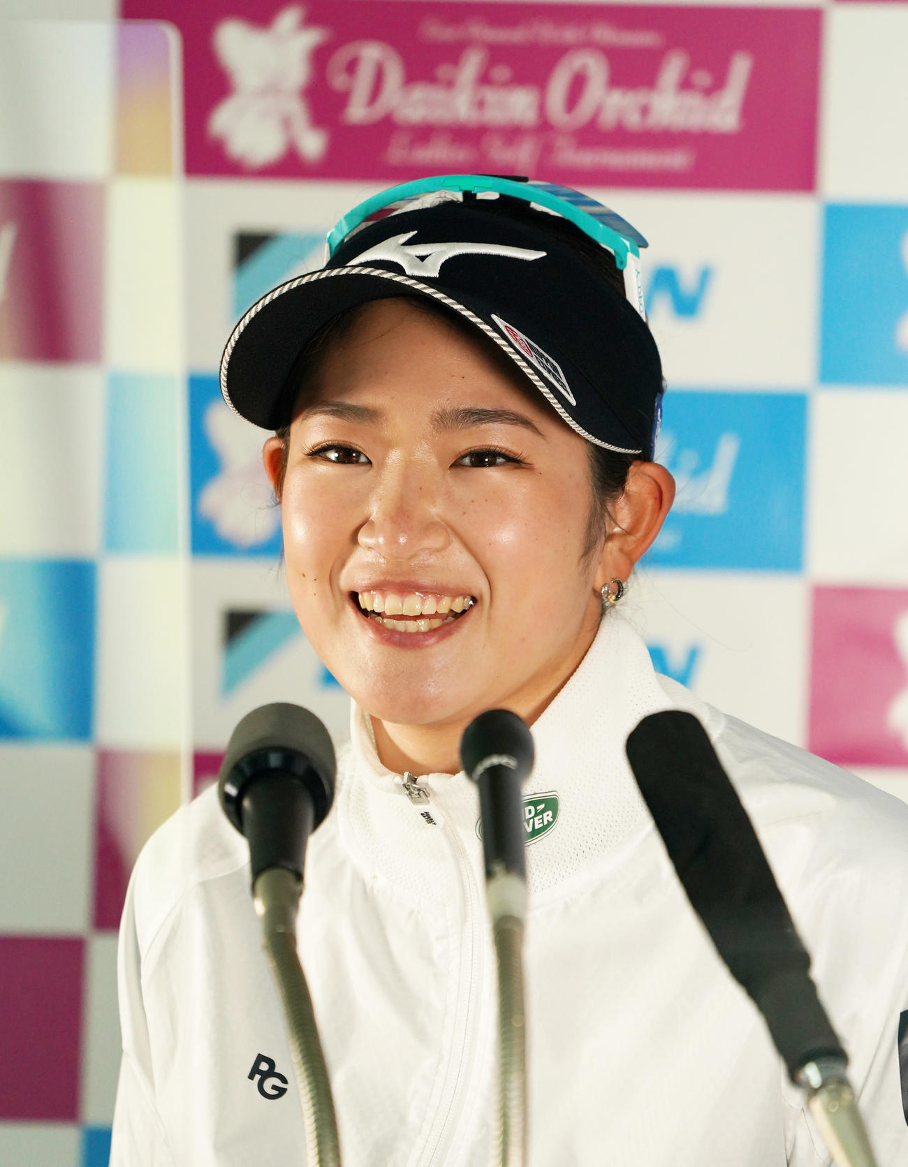 練習ラウンド後に会見に臨む原英莉花（代表撮影）