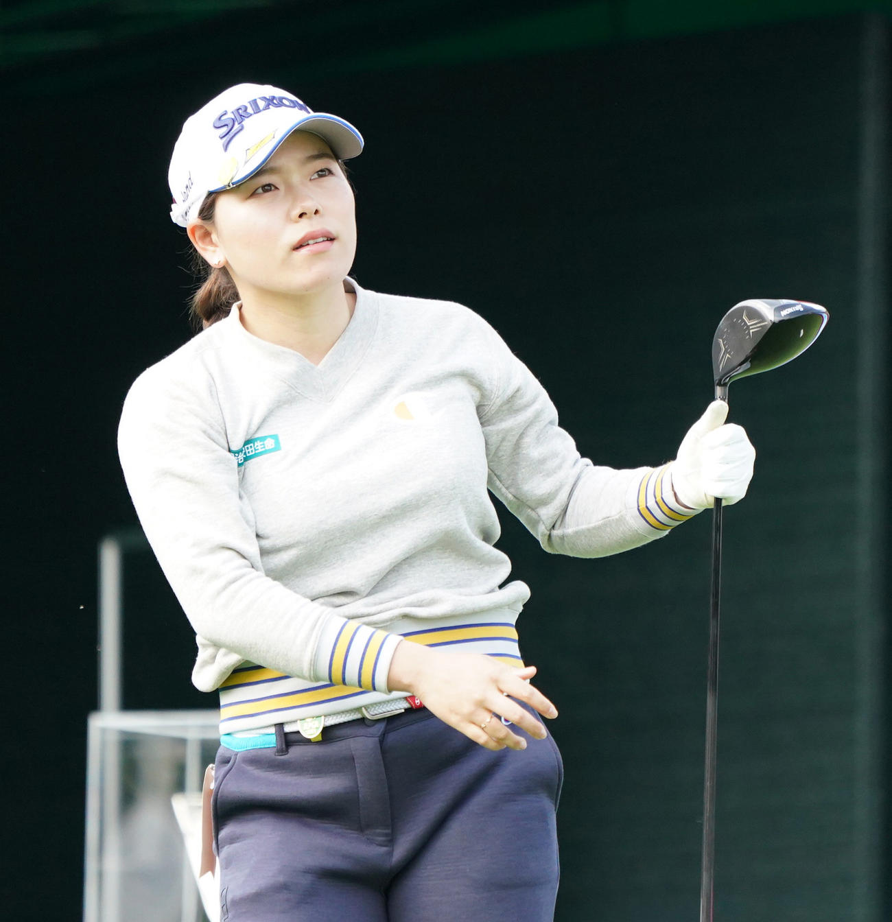 1番、ティーショットを放つ勝みなみ（撮影・清水貴仁）