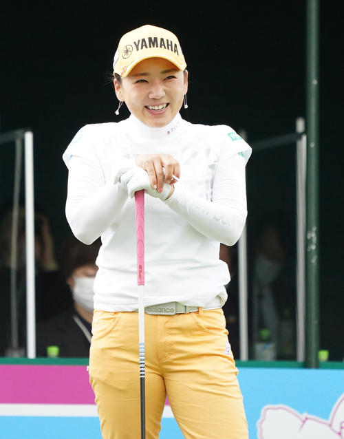 1番、笑顔をみせる有村智恵（撮影・清水貴仁）