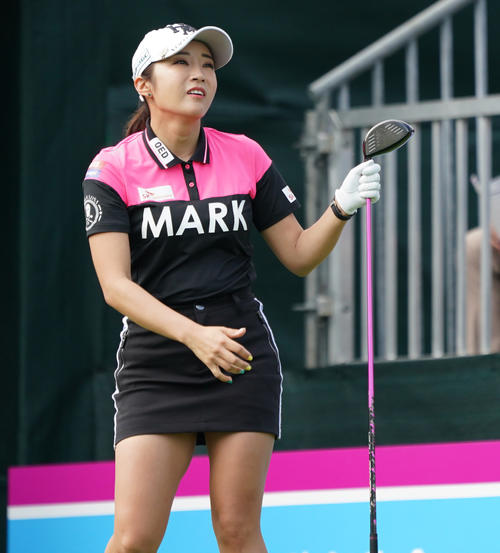 1番、ティーショットを放つイ・ボミ（撮影・清水貴仁）