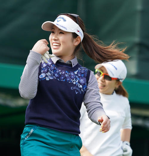 1番、スタートする西村優菜（撮影・清水貴仁）