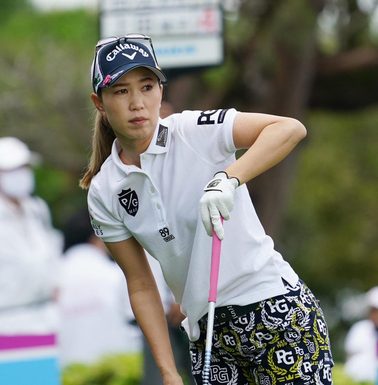 第34回ダイキンオーキッドレディスゴルフトーナメント第2日　10番、ティーショットを放つ上田桃子（撮影・清水貴仁）