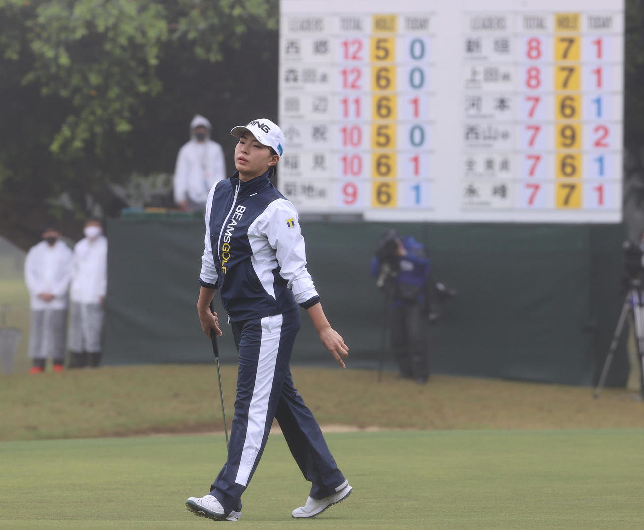 9番、パッティングする渋野日向子（撮影・清水貴仁）