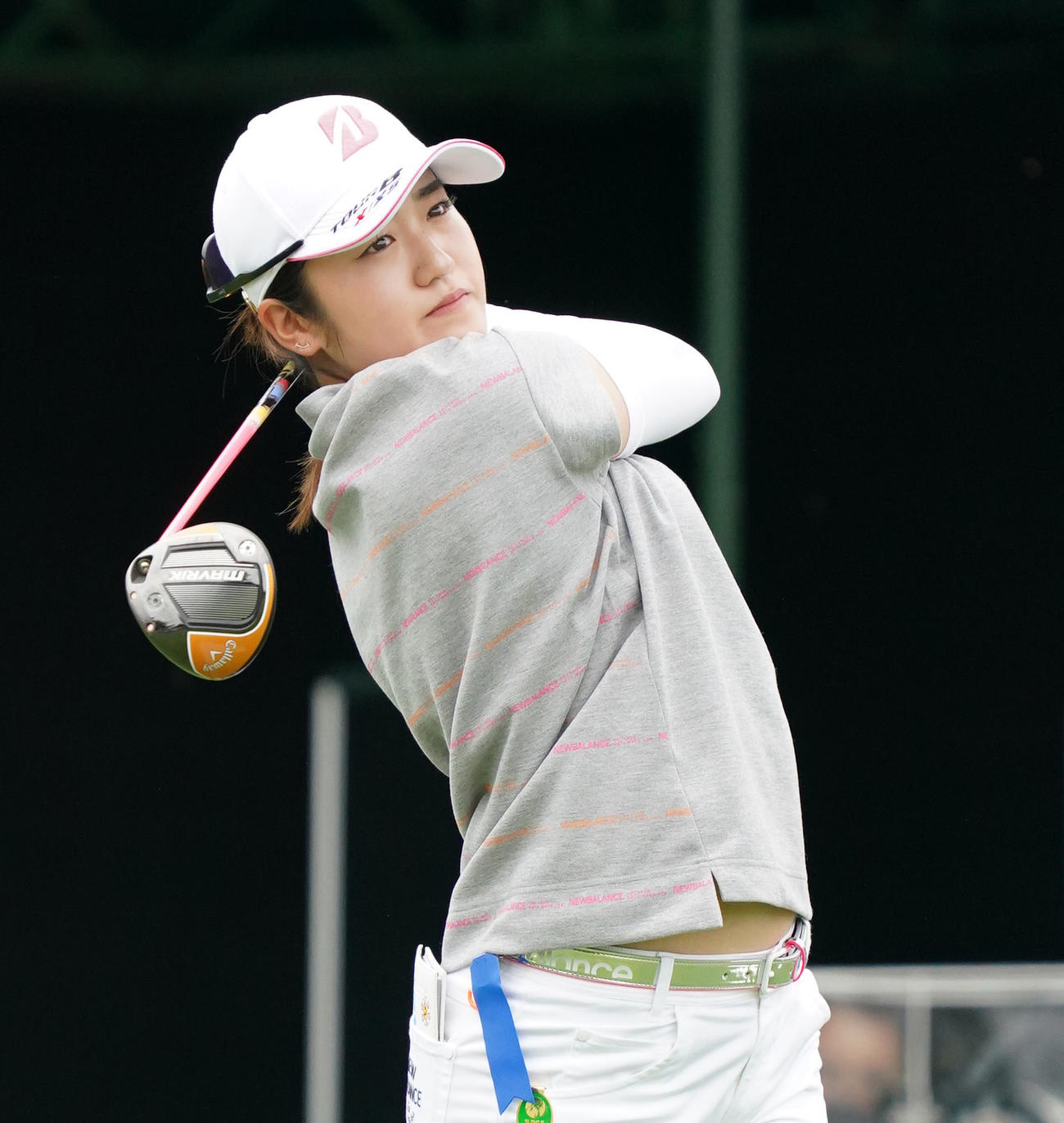 第34回ダイキンオーキッドレディスゴルフトーナメント第3日　1番、ティーショットを放つ稲見萌寧（撮影・清水貴仁）