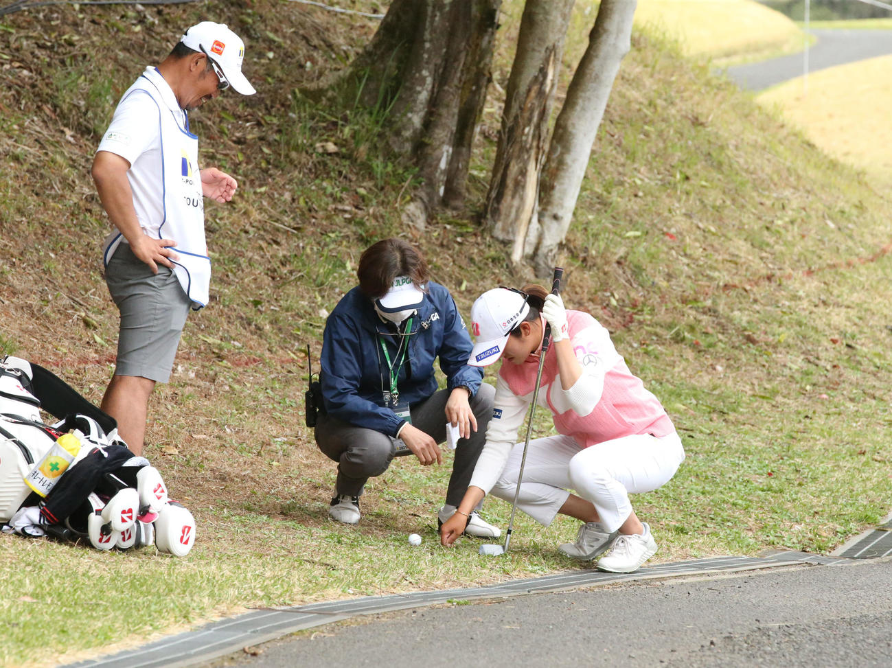 16番、トラブルに見舞われる稲見萌寧（撮影・屋方直哉）