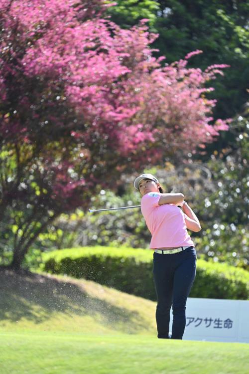 16番、ティーショットを放つ渋野日向子(撮影・上田博志)